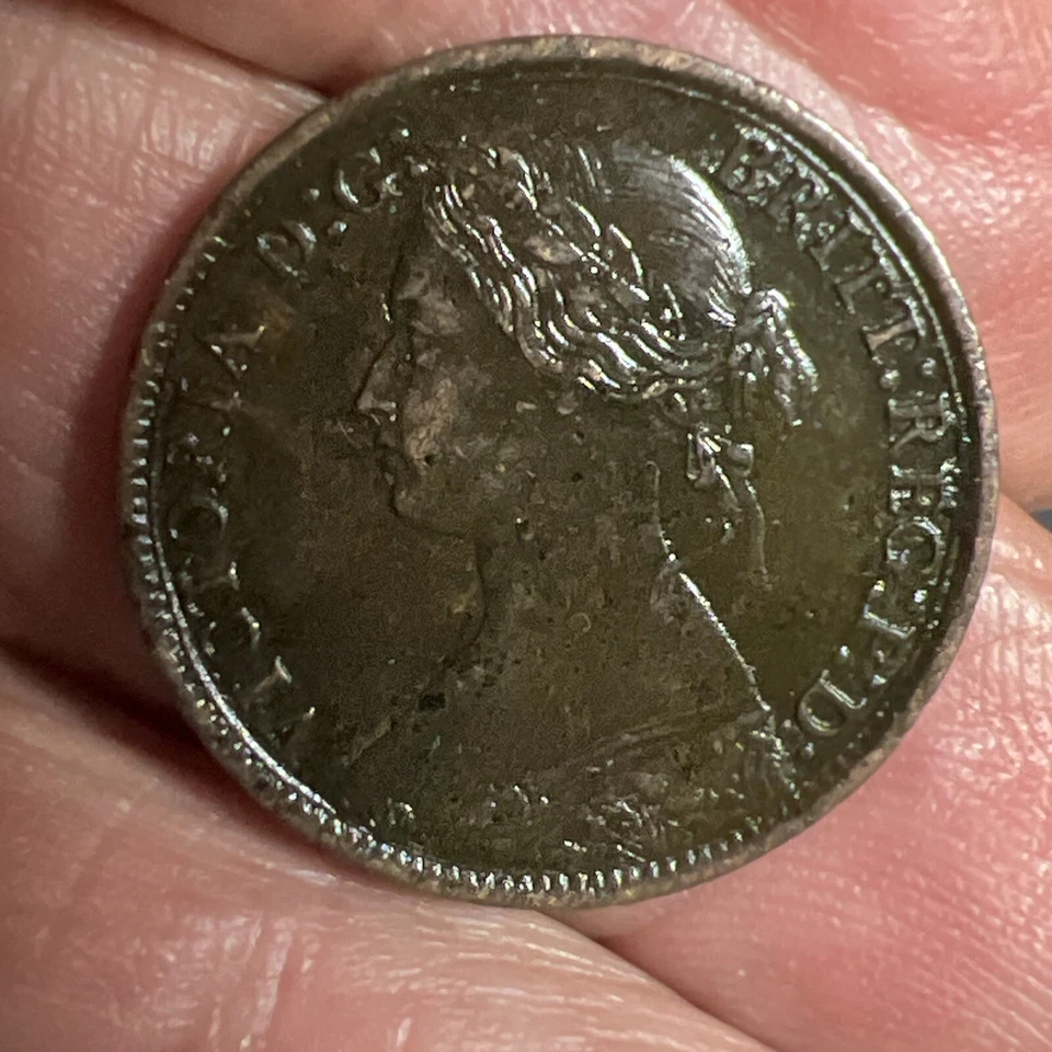 Great Britain Queen Victoria “Bun Head” Copper Farthing 1868 Very Nice! E136 - Image 3 of 4