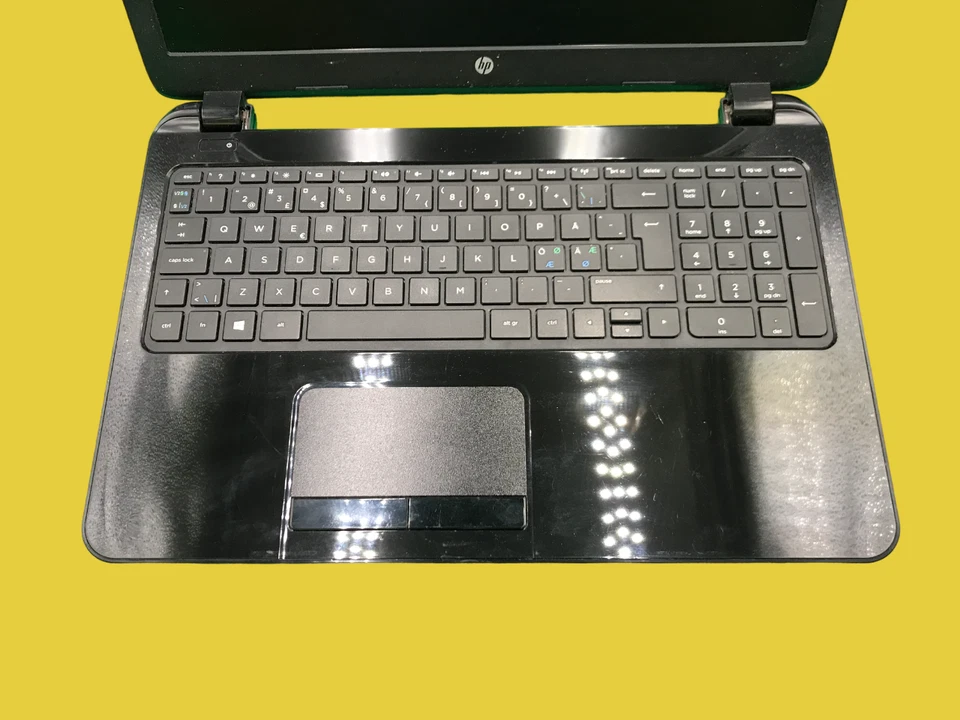 HP 15-g041so 15.6" Portátil (AMD E2-3800, 8GB RAM, 120GB SSD, Win 10 ), Defected - Imagen 3 de 4