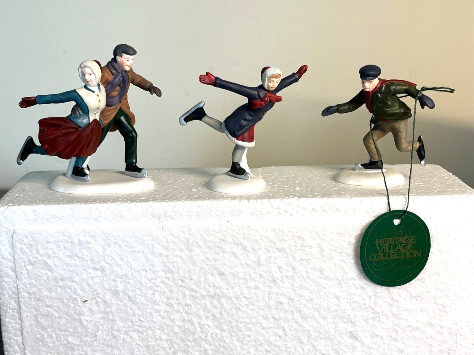 Dept 56 Heritage Village Collection "SKATING PARTY" 5523-9 Set Of 3 In Box