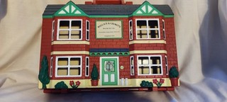 Wallace and Gromit Playhouse 62 West Wallaby Street Carry Case with 12 Figures