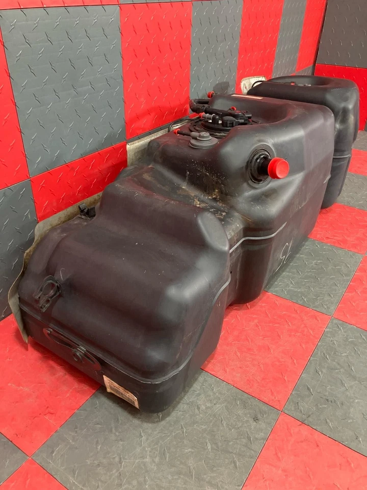 Camión GMC Sierra 1500 2004-2013 tanque de combustible/gas de 26 galones con bomba de combustible OEM Foto 3 de 4