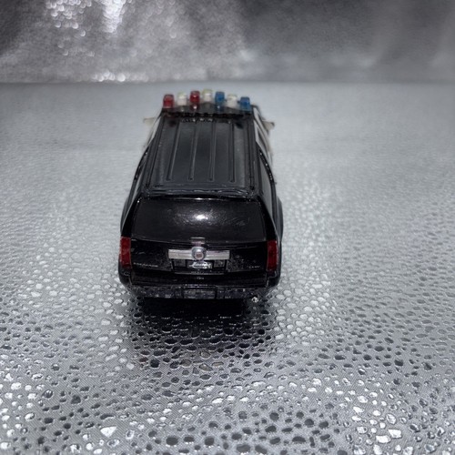 Jada Toys 2007 Cadillac Escalade ESV 1:32 Die Cast Opening Doors, Real... - Picture 6 of 7