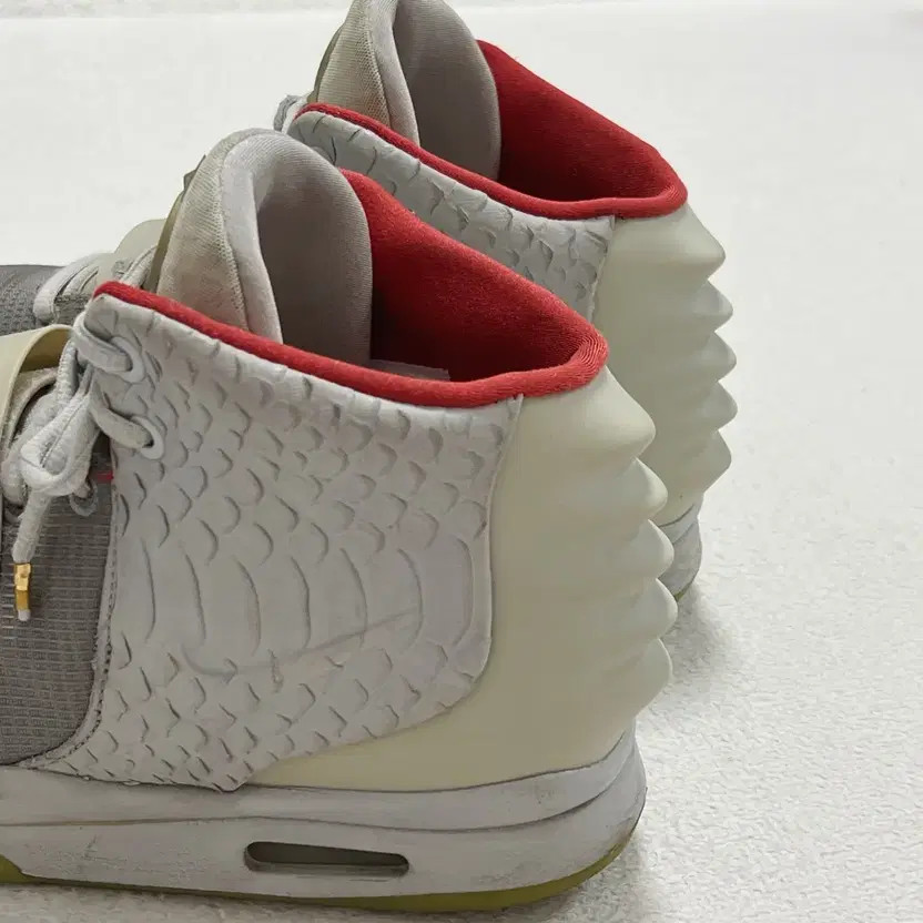 Nike Air Yeezy 2 Pure Platinum Wolf Grey Sneakers US 10 (280) thumbnail 6