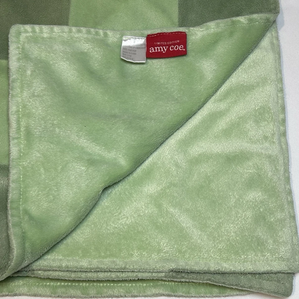 Manta bebé Amy Coe edición limitada estampado elefante verde salvia de colección principios de 2000’s Foto 3 de 4