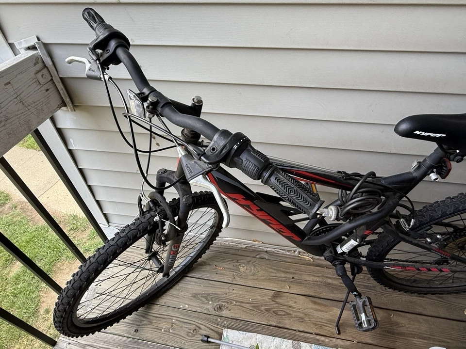 Hyper Shocker 26 inch Mountain Bike for Men - Black/Red - Image 3 of 4