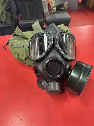 US Military M40 Gas Mask size Medium with Bag lot 10