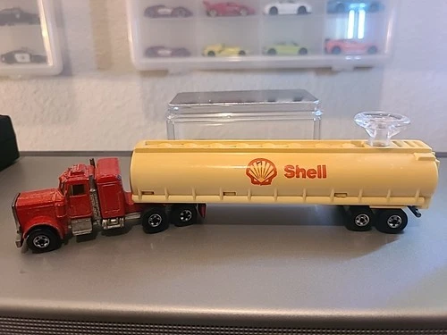 Hot Wheels Vintage Peterbilt  Steering Rig Trucking Red & White Shell Trailer.