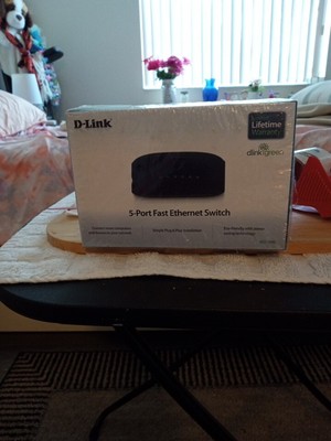 D-LINK (DES-1005E) 5-Port 10/100 Desktop Network Ethernet Switch    A80