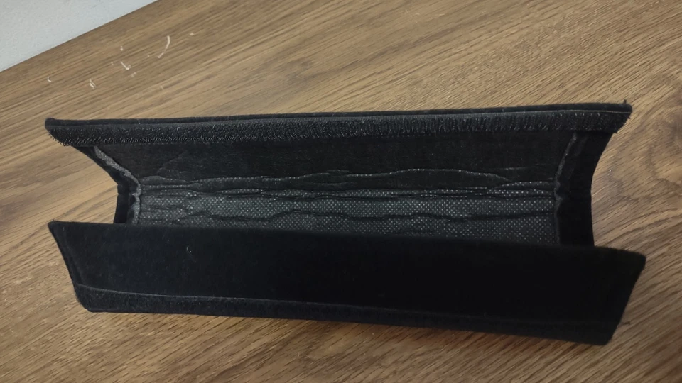 Cubierta de cinturón de seguridad acolchada de terciopelo negro NFL Washington Redskins Foto 4 de 4