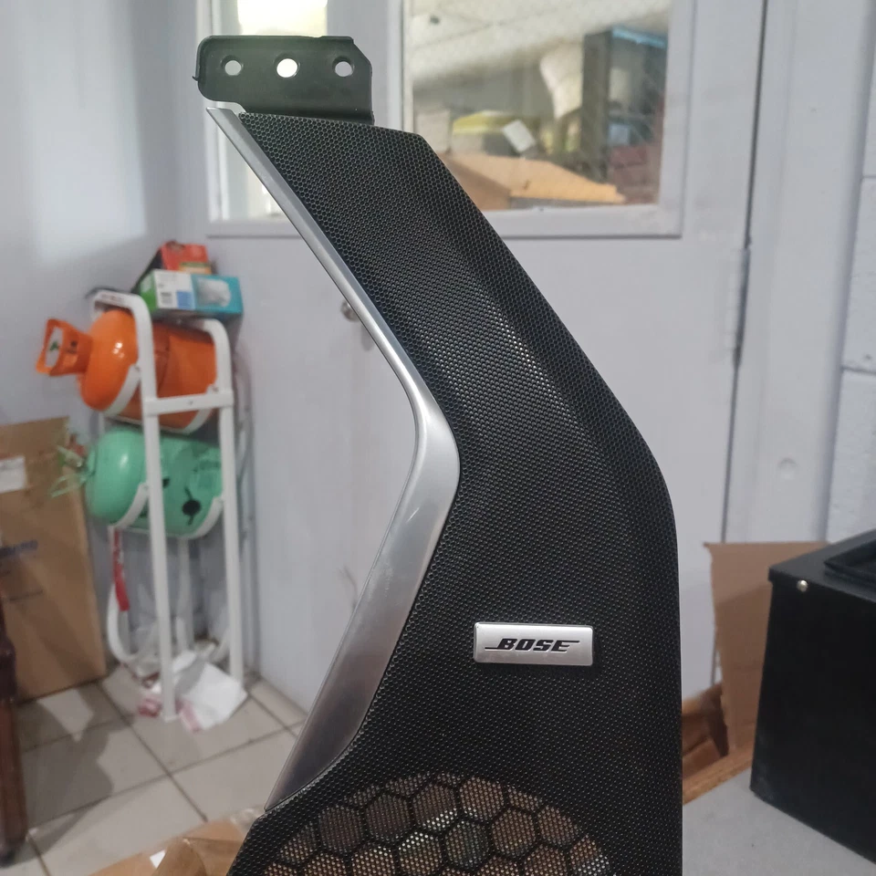 Chevrolet Suburban 2021-23, Tahoe 1500 altavoz trasero lado del conductor cubierta parrilla ¡NUEVO!! Foto 4 de 4