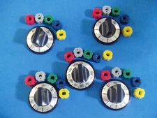 LOT OF FIVE REPLACEMENT ELECTRIC SURFACE RANGE KNOBS FOUR BURNERS AND ONE OVEN