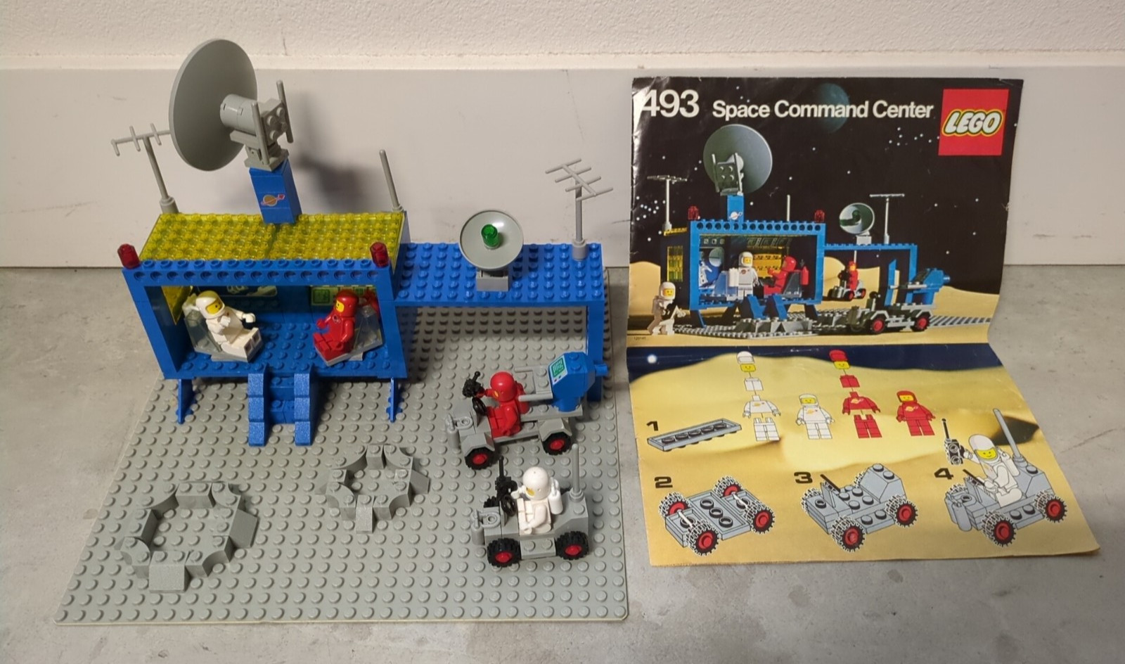 Vintage LEGO Classic Space 493 Space Command Center (Flatplate) Complete No Box