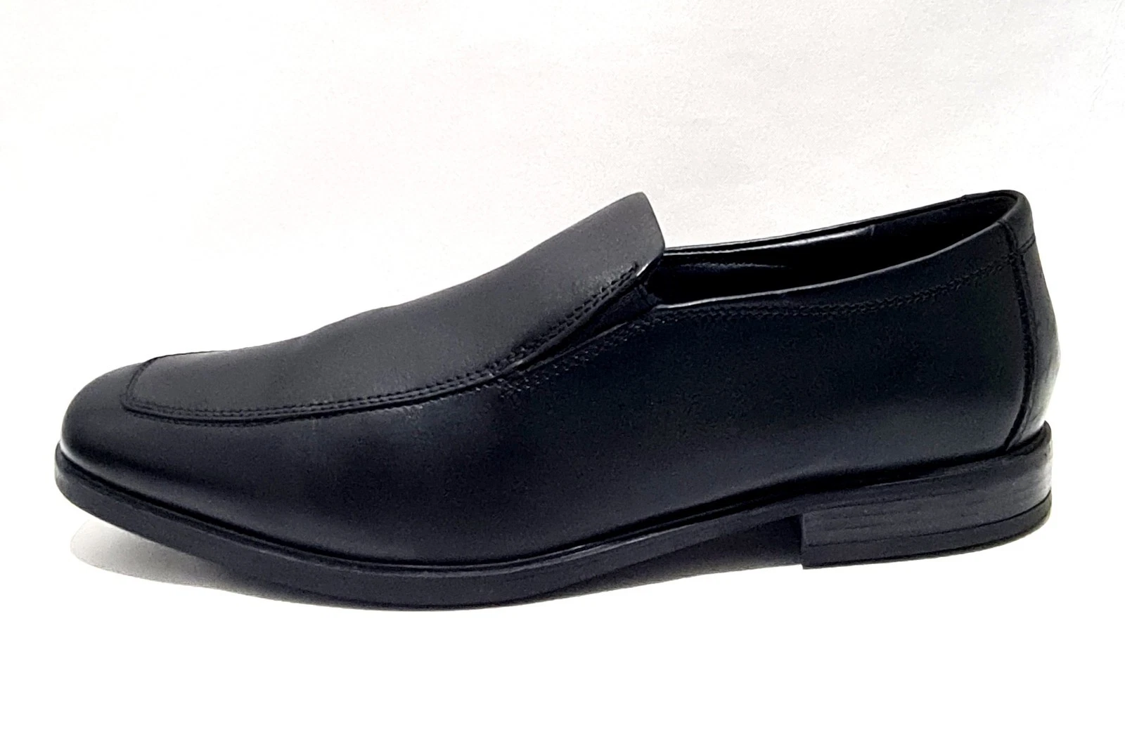 Mocassini Clarks neri in vera pelle scarpe slip on formali taglia UK 9 5 da uomo