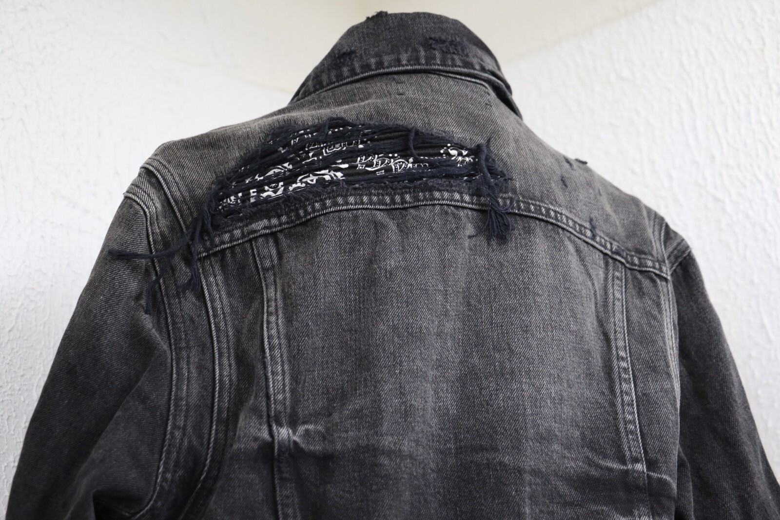 AMIRI Bandana MX2 Denim Trucker Jacket Distressed Black RN150712 