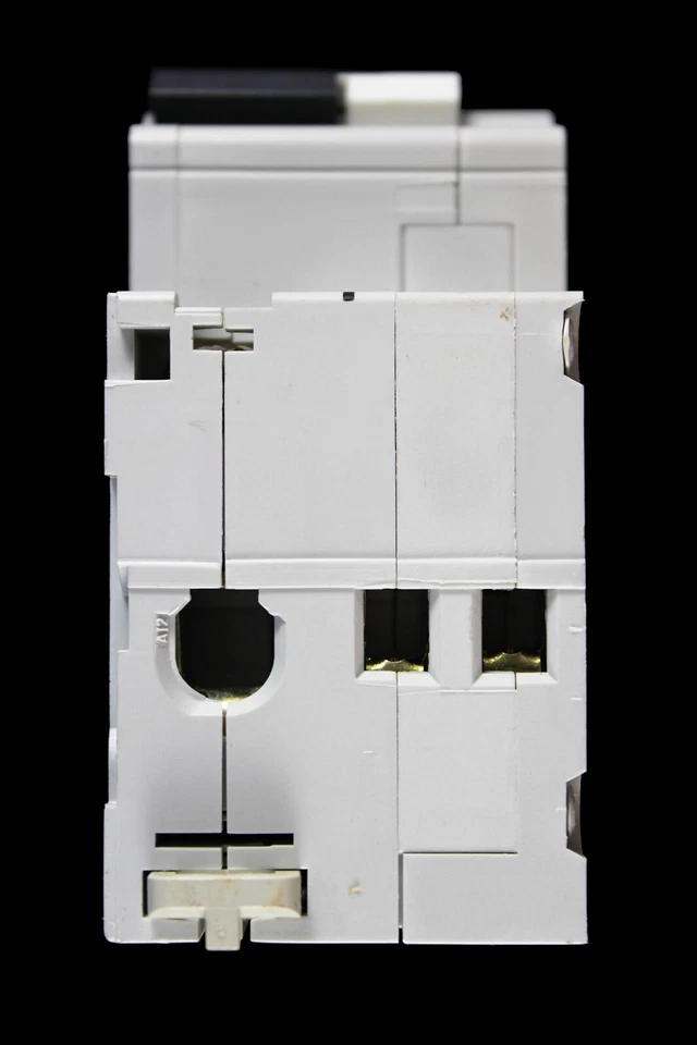 SQUARE D 16 AMP CURVE B 6kA 30mA DOUBLE POLE RCBO TYPE AC SQOE 116B03 - Image 4 of 4