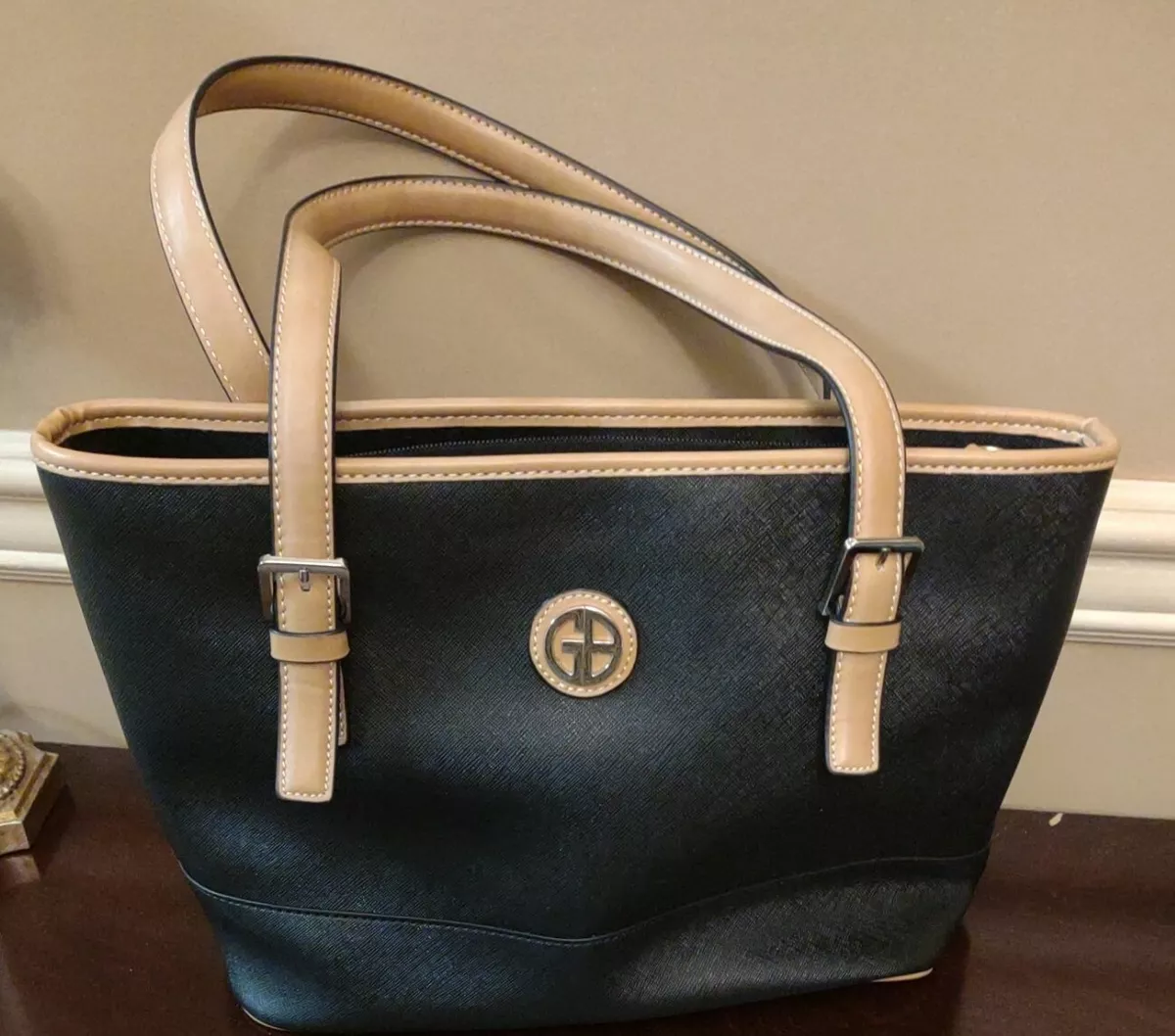 Giani Bernini Saffiano Tote Black. BSJ