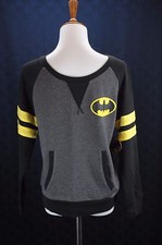 NEW Batman Graphic Long Sleeve Front Pocket Sweatshirt Juniors Size Medium
