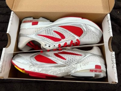 NEW Newton White Low Top Athletic Sneakers Mesh Lace Up Geometric Running SIZE 7