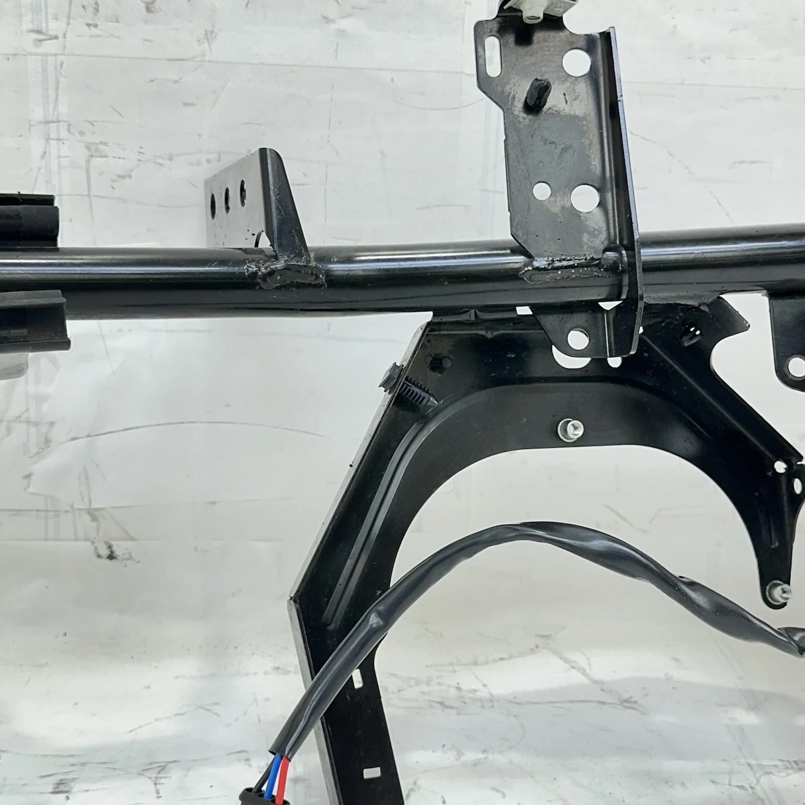 2016 CAN-AM SPYDER RT RIGHT SIDE BRACKET FRAME SUPPORT ASSY BLACK STOCK