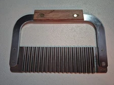 Crinkle Cutter Stainless Steel Potato Slicer, Wavy Chopping Tool Wooden Handle