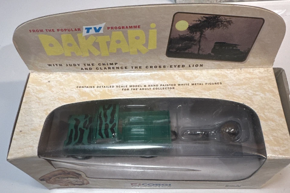 Corgi 07104 Daktari Land Rover with Clarence Lion & Judy Figures 1:43 Scale (50) - Image 2 of 4