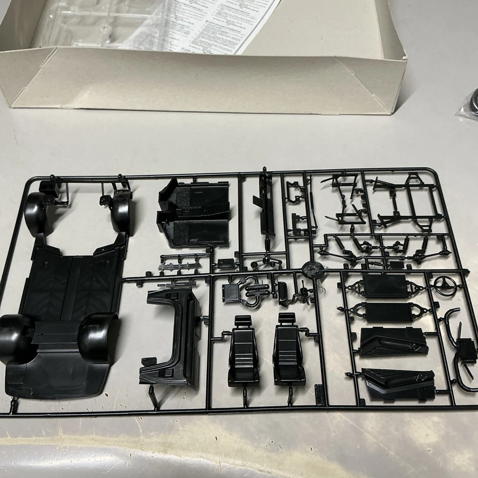 Italeri FERRARI 348 TB - NUOVO 1/24 Kit Da Montare N. 668 Vintage Modellismo - Immagine 4 di 4