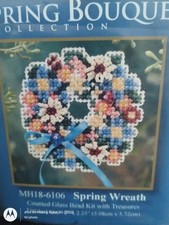 MILL HILL SPRING WREATH CROSS STITCH KIT BEADS TREASURE MAGNET MH18-6106