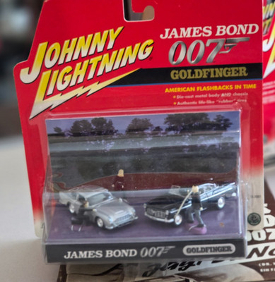 James Bond 007 GOLDFINGER, Johnny Lightning Flashbacks In Time, 2 cars 3 figures