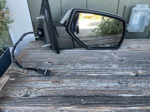 2015 GMC SIERRA 1500 Right DRIVER SIDE POWER DOOR MIRROR GM OEM 23180074 *CHIP*
