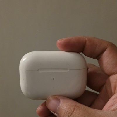 Apple AirPods Pro True Wireless Bluetooth Earbuds White In-Ear w/ Charging Case