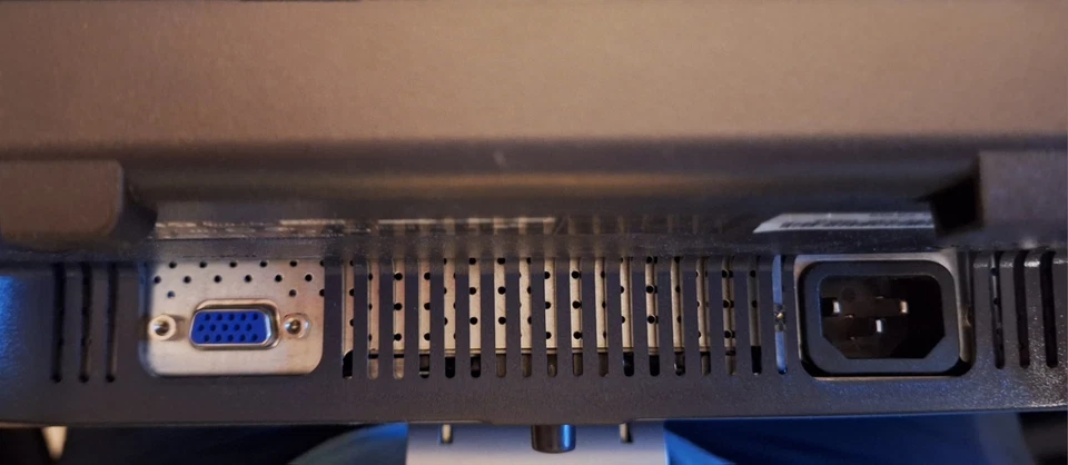 Dell 17-inch 5:4 1280x1024 Flat Panel LCD Monitor **Original Owner ** - Image 3 of 4