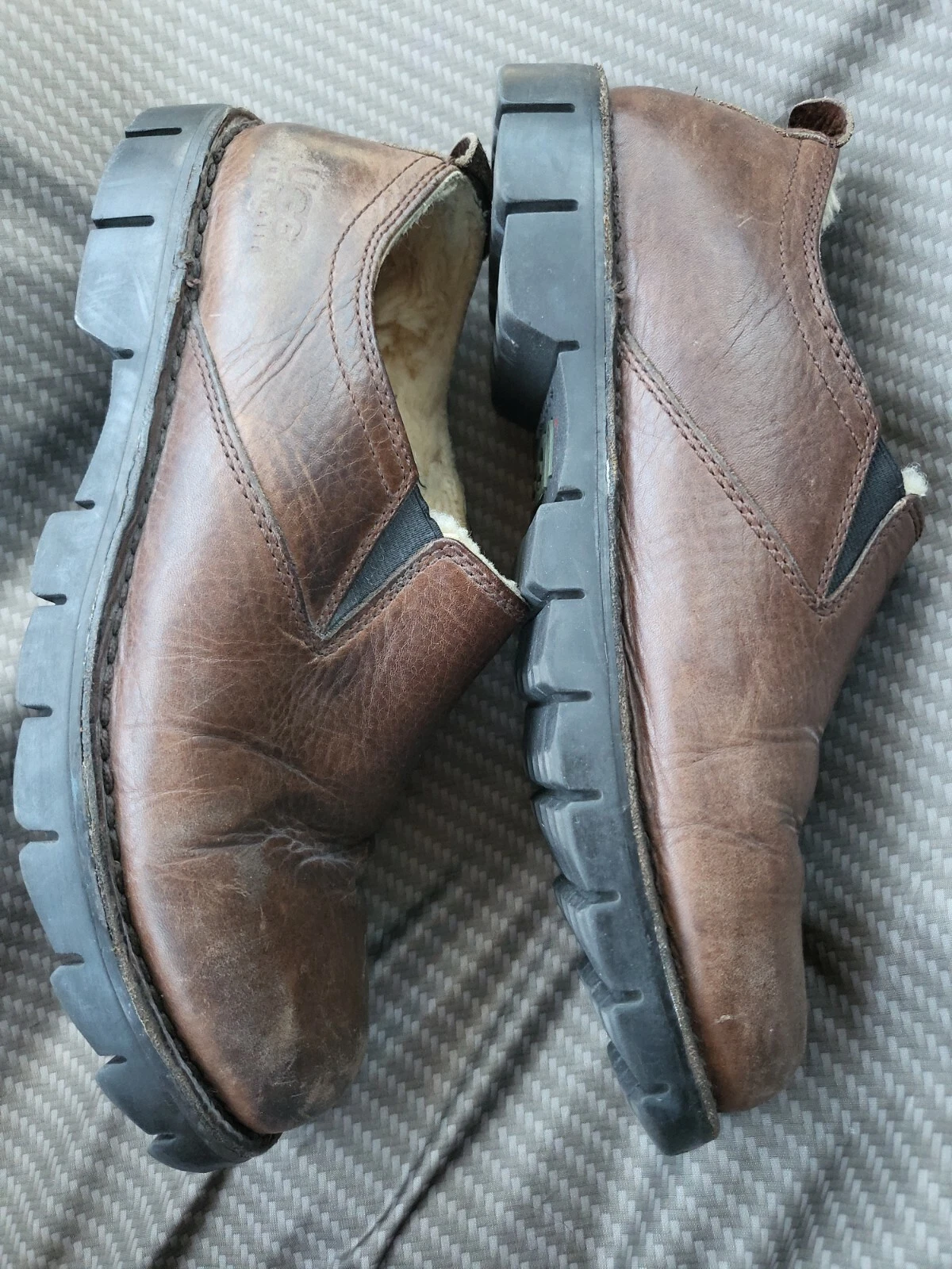 Mocassini scarpe uomo UGG Australia pelle di pecora marrone taglia 10 stile 5487