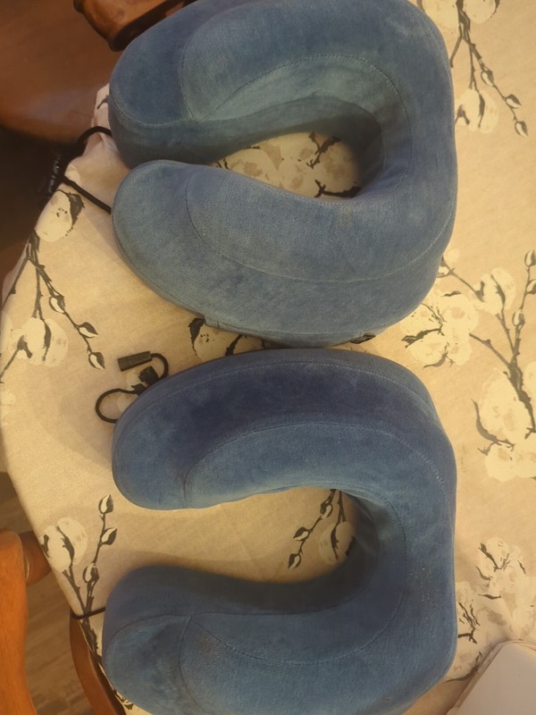 2 Cabeau Neck Pillows