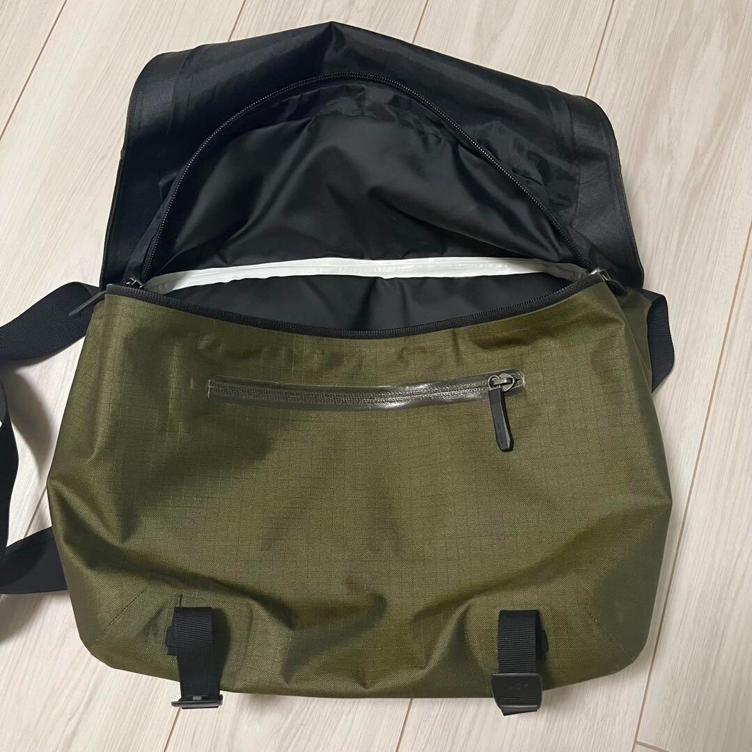 通勤　Arc'teryx　Granville 10 Courier Bag Arc'teryx – Granville 10 Courier Bag – SHELLZINE