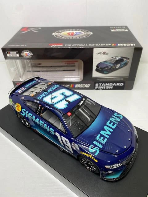 NASCAR 2023 MARTIN TRUEX #19 SIEMENS 1/24 CAR - Image 2 of 3