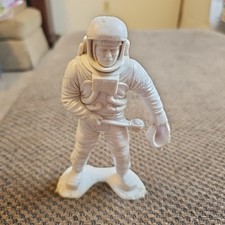Vtg Louis Marx Astronaut White 5.75" Plastic Toy Figure W/ Retrieving Tool 1970