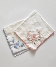 Vintage Paar weiche Lds Taschent&uuml;cher Servietten bestickt Blumen Baby rosa & blau