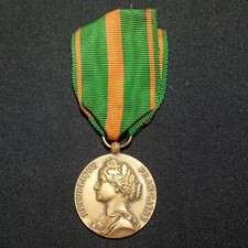 20.15/01/26 (REF34557)  Médaille MILITAIRE des évadés de guerre French  Medal