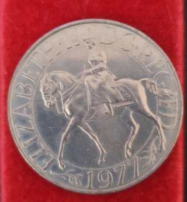 1977 UK Crown Coin Queen Elizabeth II Silver Jubilee Copper-Nickel