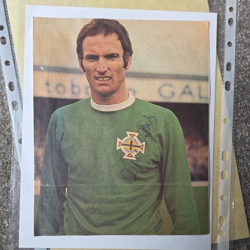DEREK DOUGAN - WOLVERHAMPTON WANDERERS N.IRELAND LEGEND -HAND SIGNED MAG PAGE.