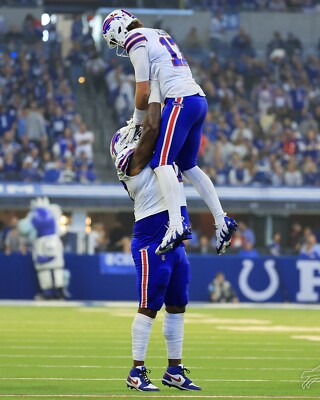 Dion Dawkins Lifts Josh Allen After a Touchdown Buffalo Bills 8x10 NFL Photo