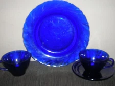 NEW"DURALEX Bormolli Rocco"Set of 4pcBLUE GLASS 2 Cups,Saucer large Plate FRANCE