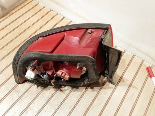 KIA OPTIMA TAIL LIGHT PASSENGER SIDE BULBS AND WIRING OEM 2003-2006 - Picture 10 of 12