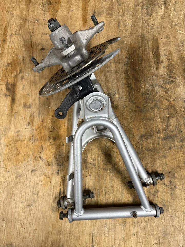 87-06 YAMAHA BANSHEE OEM A-ARMS WITH HUBS - Image 3 of 4
