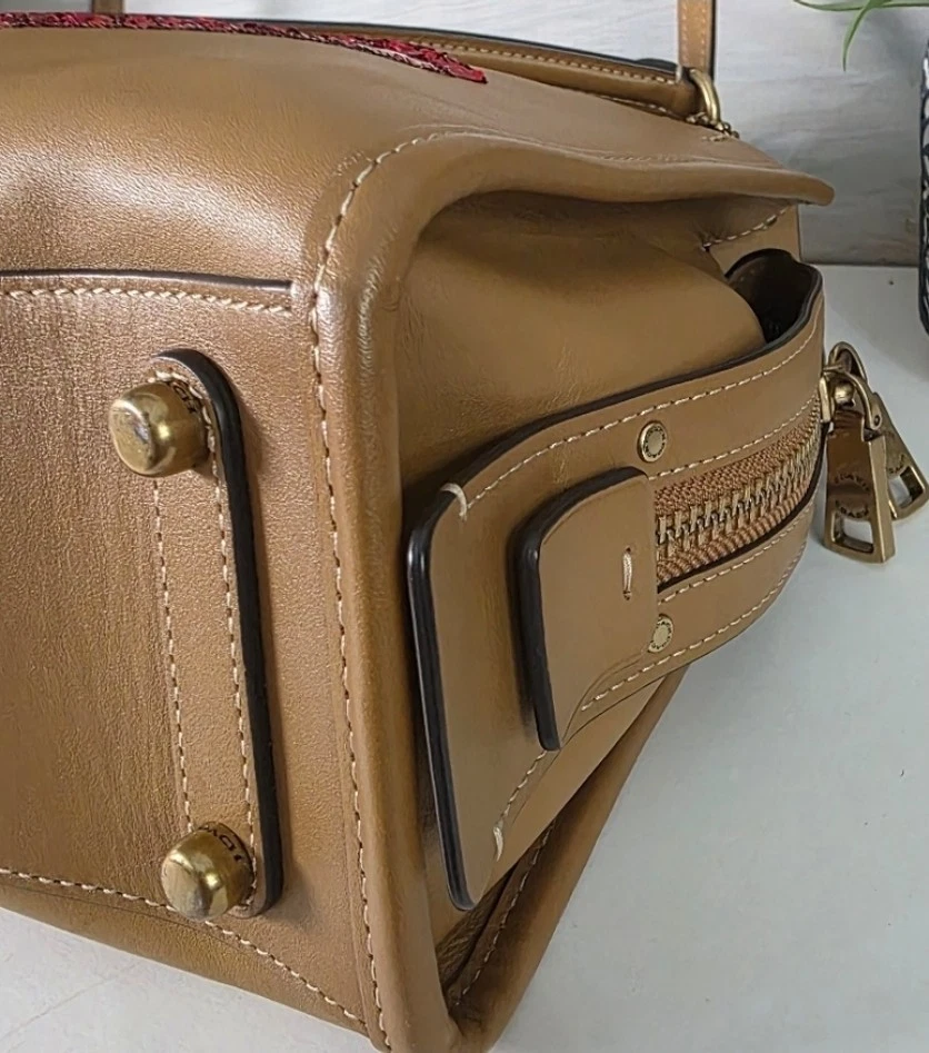 Cartera de cuero Coach x Tom Wessellmann MEDIANA CA125 Rogue 25 lentejuelas labios rojos Foto 4 de 4