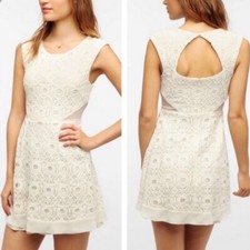 Urban Outfitters Women’s Ivory Lace Fit and Flare Cutaway Sleeveless Dress Sz 6