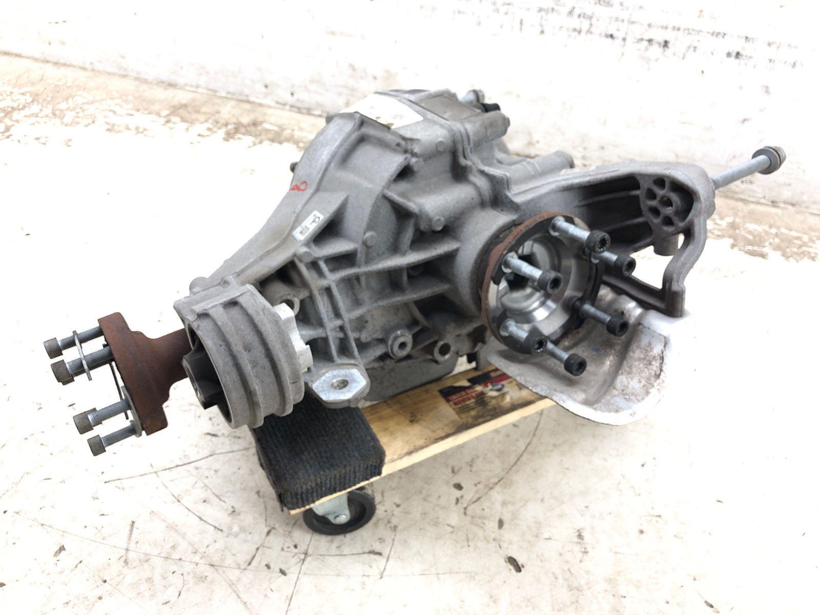 2016-2020 BENTLEY BENTAYGA 6.0L W12 REAR DIFFERENTIAL AXLE CARRIER 0DG500043 OEM