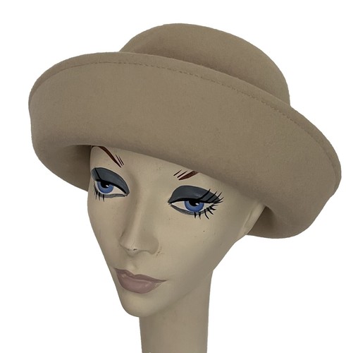 Chelton Woman display picture 1