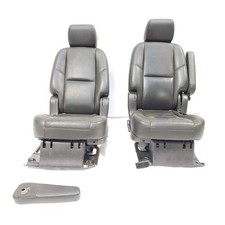 Pair Of Denali Rear Bucket Seats Oem 2013 Gmc Yukon