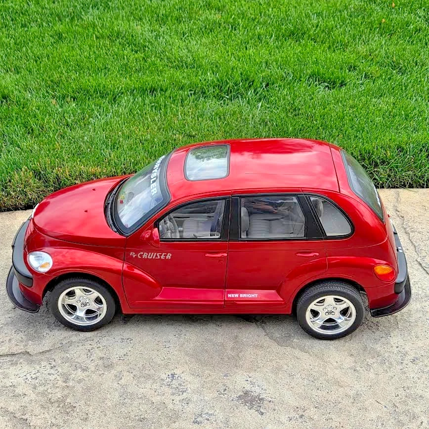 New Bright 1/6 Scale Huge PT Cruiser 9.6V Radio Control RC- TESTED w/NEW BATTERY - Image 3 of 4